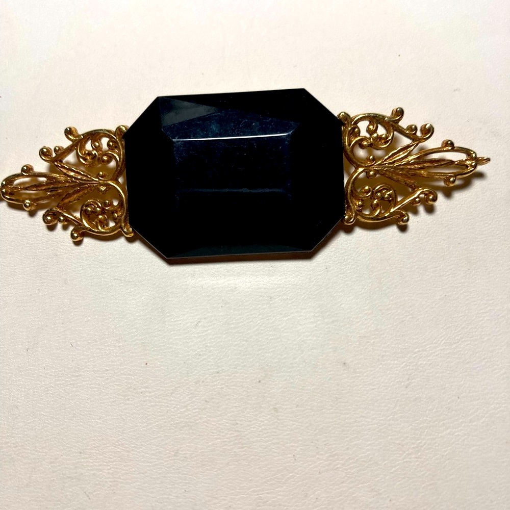 Black and gold brooch.  Vintage #873